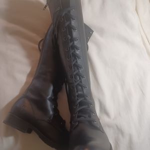 Frye Melissa lace-up riding boot New without box Size 5.5 Black leather